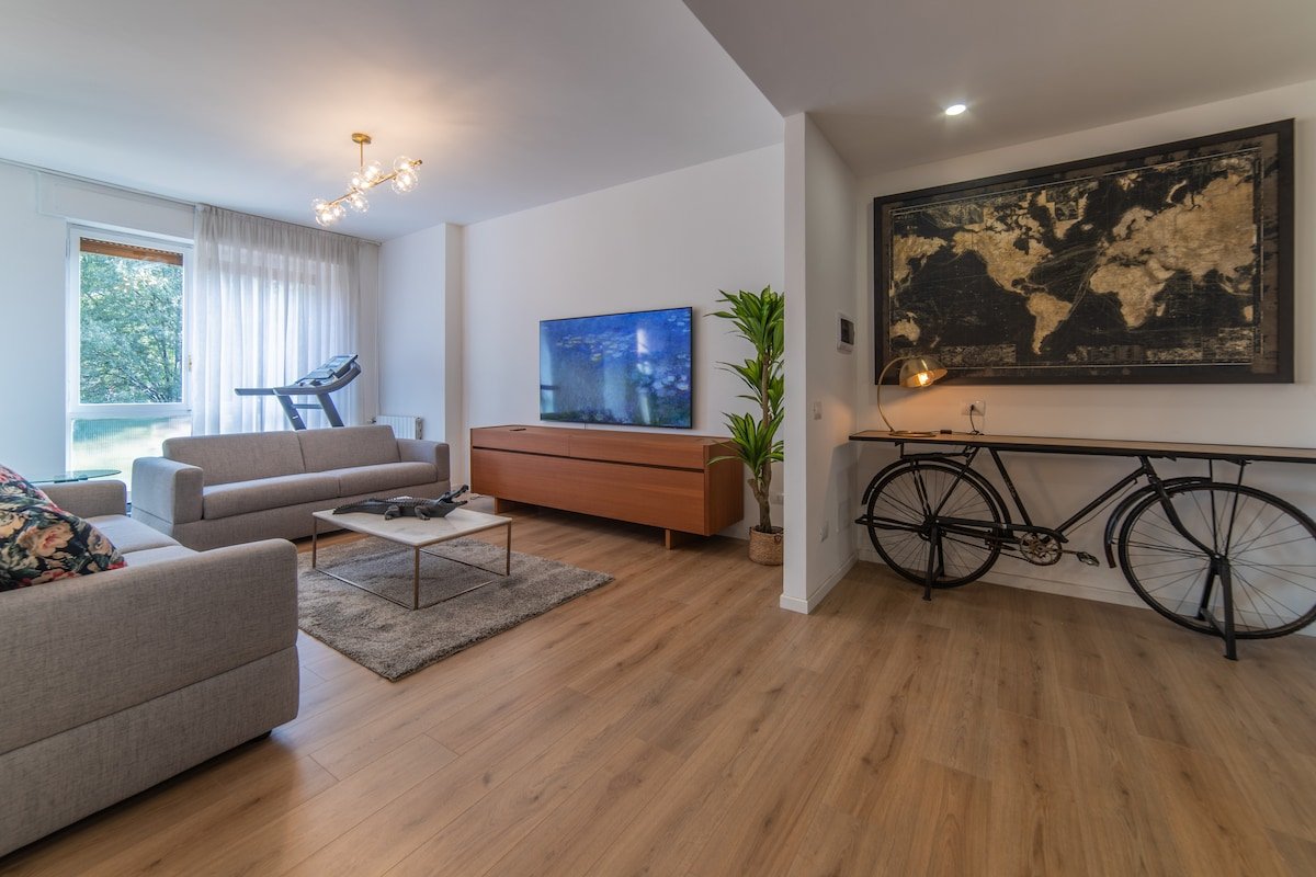 Darsena luxury apartment + private parking, Milan gallery image 4