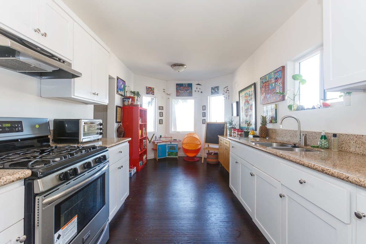 The Frida | Bright Kid Friendly Home with VIEWS gallery image 5