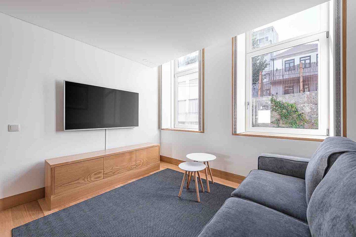 Downtown Alley Design Penthouse gallery image 3