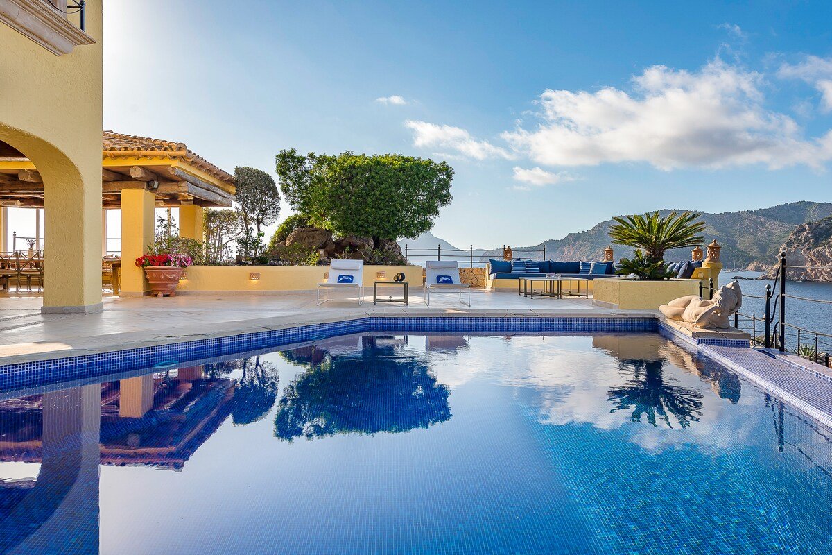 The Yellow Castle gallery image 2