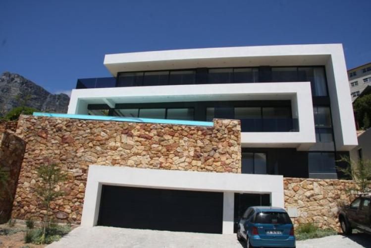 Photo 2 of Rontree House accommodation in Camps Bay, Cape Town with 4 bedrooms and 4 bathrooms
