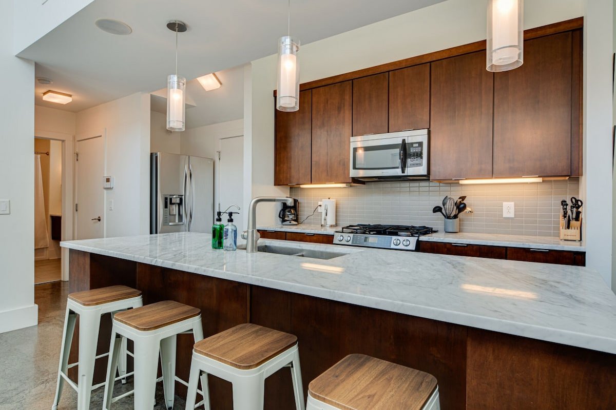 Sleeps 36!; Hot tub! Side By Side Units! gallery image 5