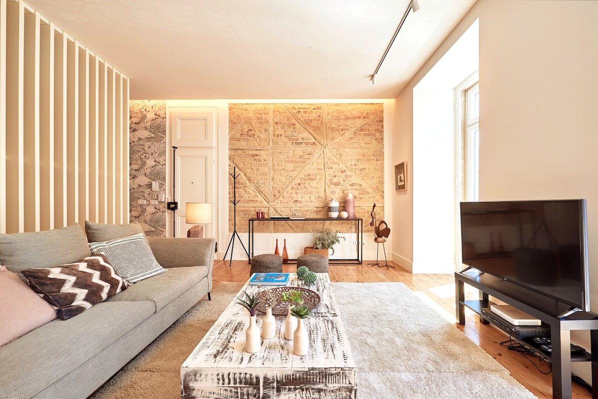 NEW!Beautiful Design Apt in City Center_3BR_2WC_AC gallery image 5