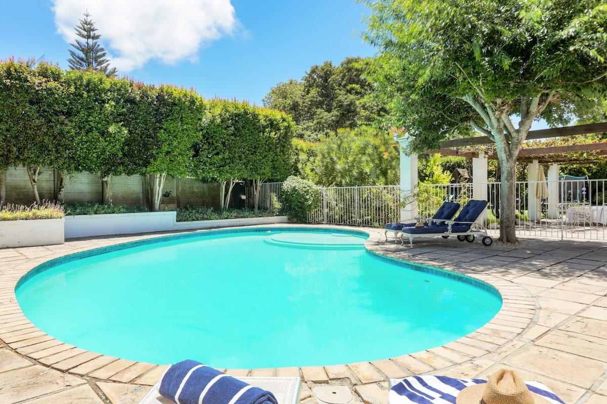 Home in Cape Town XL property -solar energy & pool gallery image 4