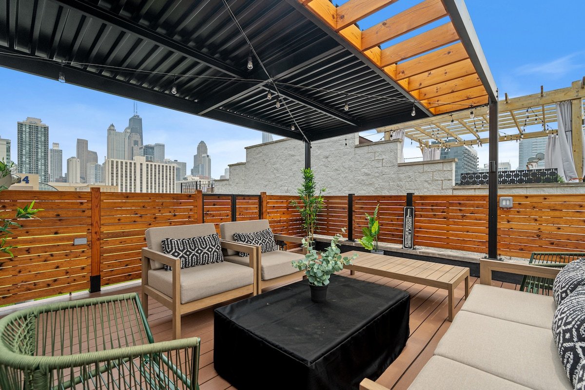 Luxury 6BD/5BTH + Roofdeck – Downtown Chicago! gallery image 5