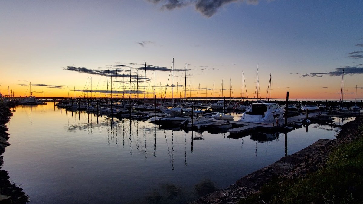 Family/Pet Friendly 3BRM Cottage/FREE Beach Pass gallery image 4