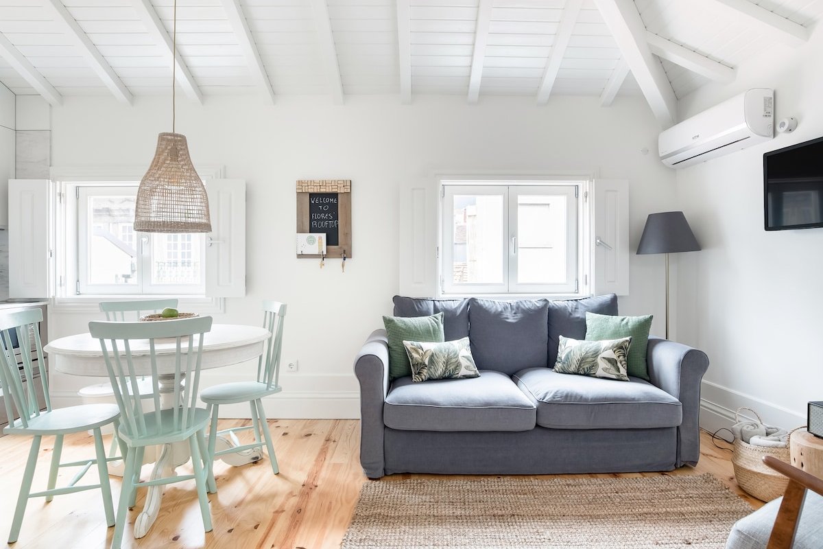 Flores Rooftop – Charm apt with Balconies and AC gallery image 4