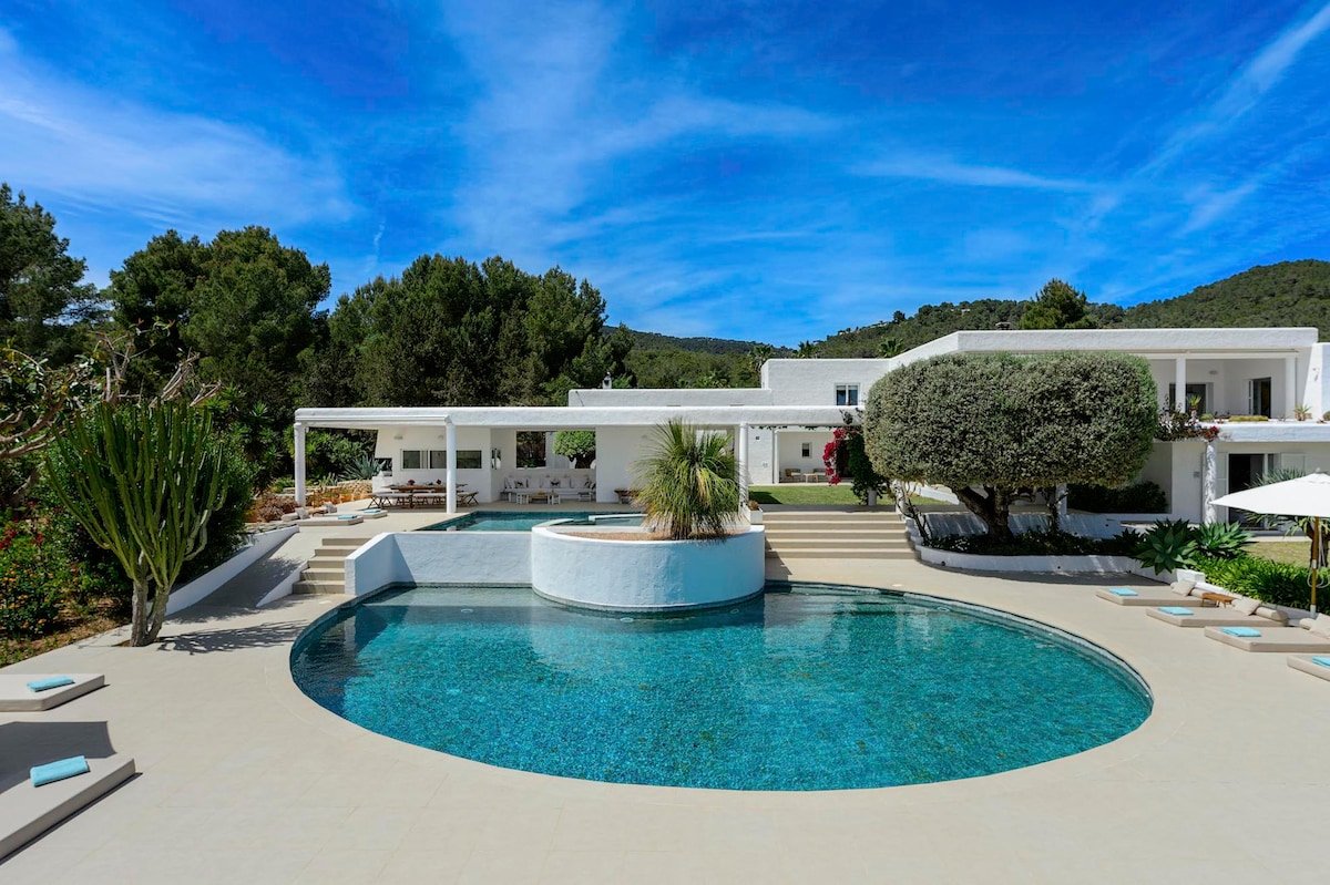 Sea view- mountain- table tennis- petanque- pool