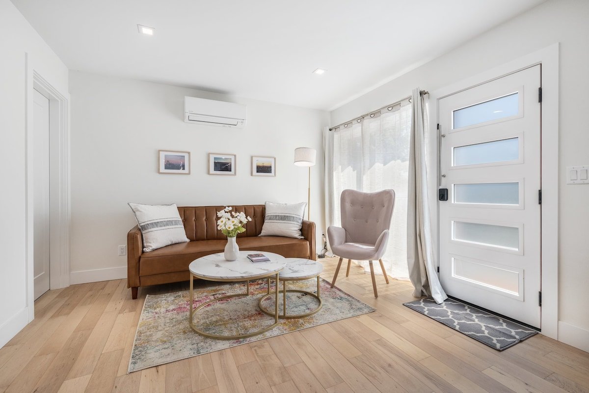 Modern 4B/2.5B Fremont Houses w/ Prime Walkability gallery image 4