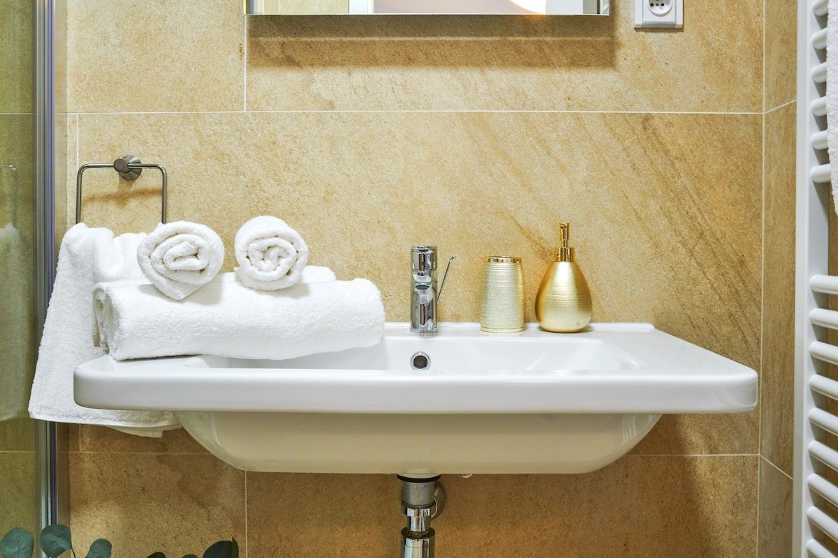 Chic Three Bedroom Old Town Apartment with terrace gallery image 4