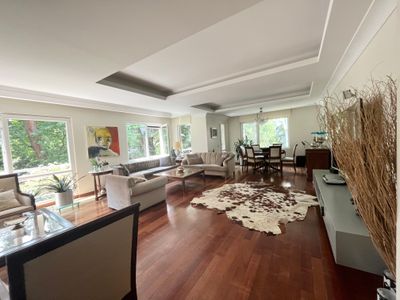 Luxurious Flat with swimpool by the Seaside