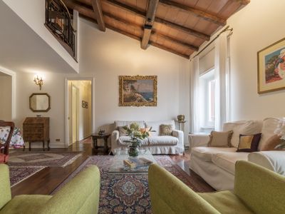 Quiet and classic on two floors, by Trevi Fountain