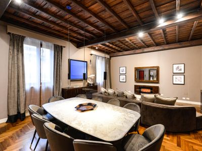 The Frattina – Elegant 5Bdr 3Bth @ Spanish Steps