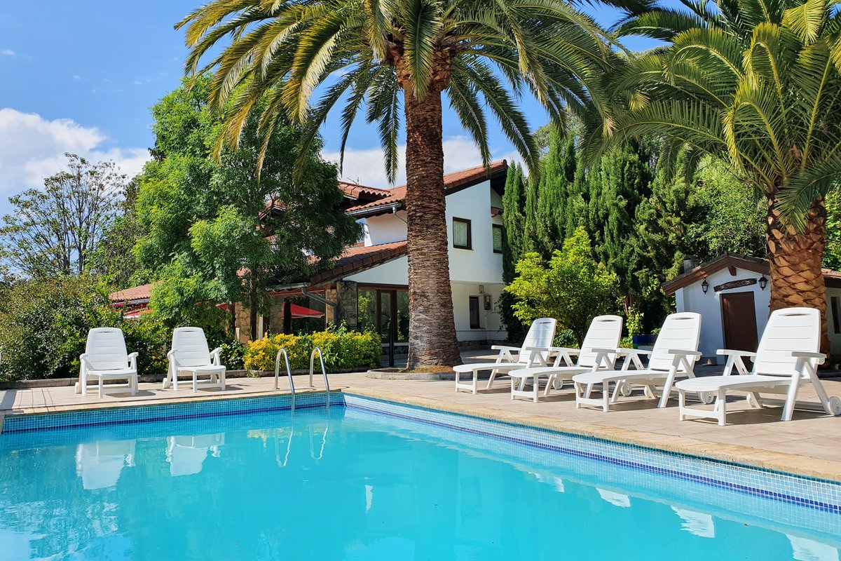 Dreams and friends on the coast of Bilbao.