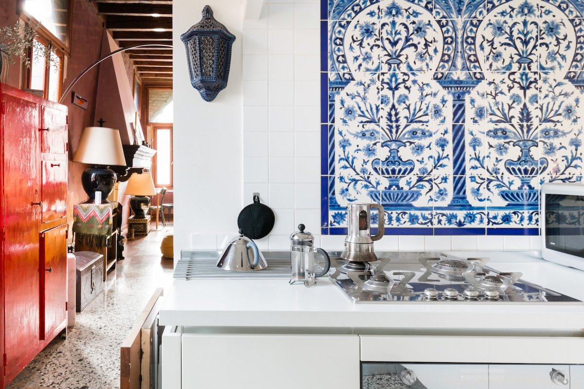 Luxury Historic Apartment on Calm Sunny Canal gallery image 5