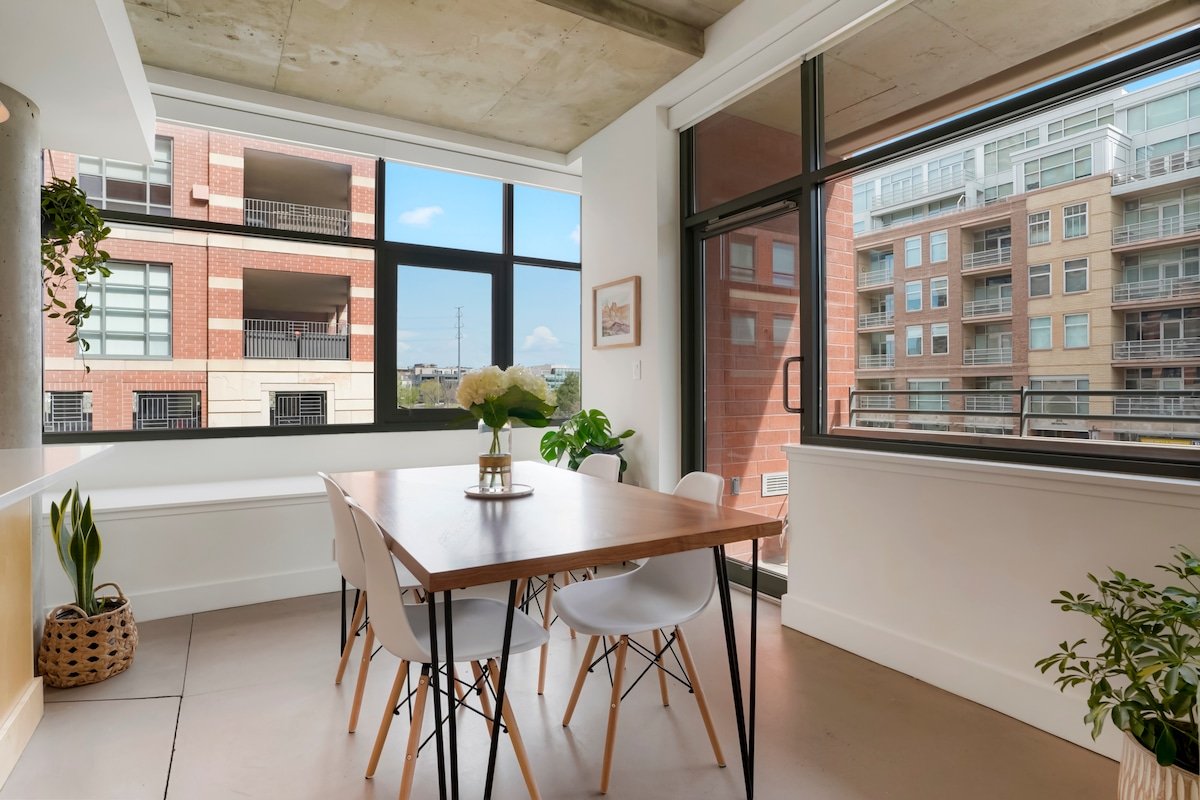 Beautiful 2br/2ba Condo in Ideal Downtown Location gallery image 5