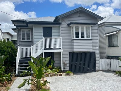 5 Bedroom House, CBD/New Farm, A/C, 4 Carparks