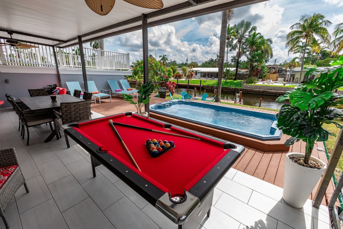 Waterfront home/min to Beach/Heated Hottub/Firepit gallery image 3