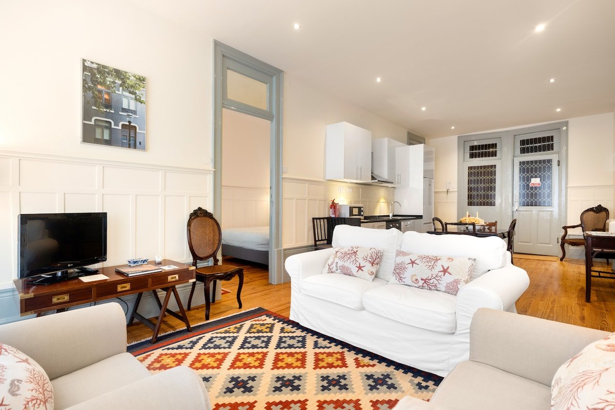 Mouzinho 134 – Historical Center – Yellow gallery image 2