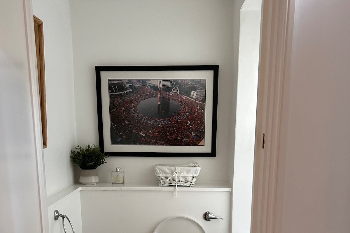 Picturesque Chelsea Blue House – 3 Bedroom gallery image 5