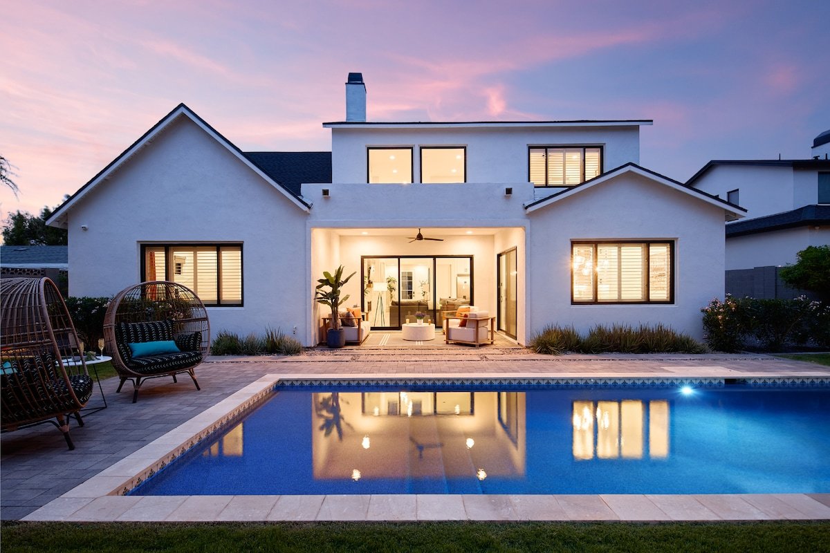 Breeze- Pool- Walk 2 Restaurants- Mins 2 Old Town!