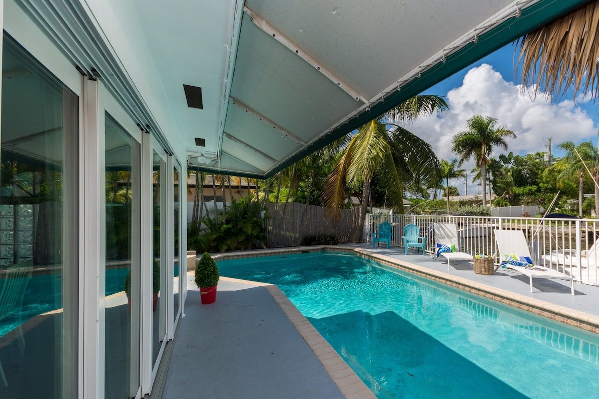 Waterfront Home w/pool, hottub and TikiHut gallery image 4