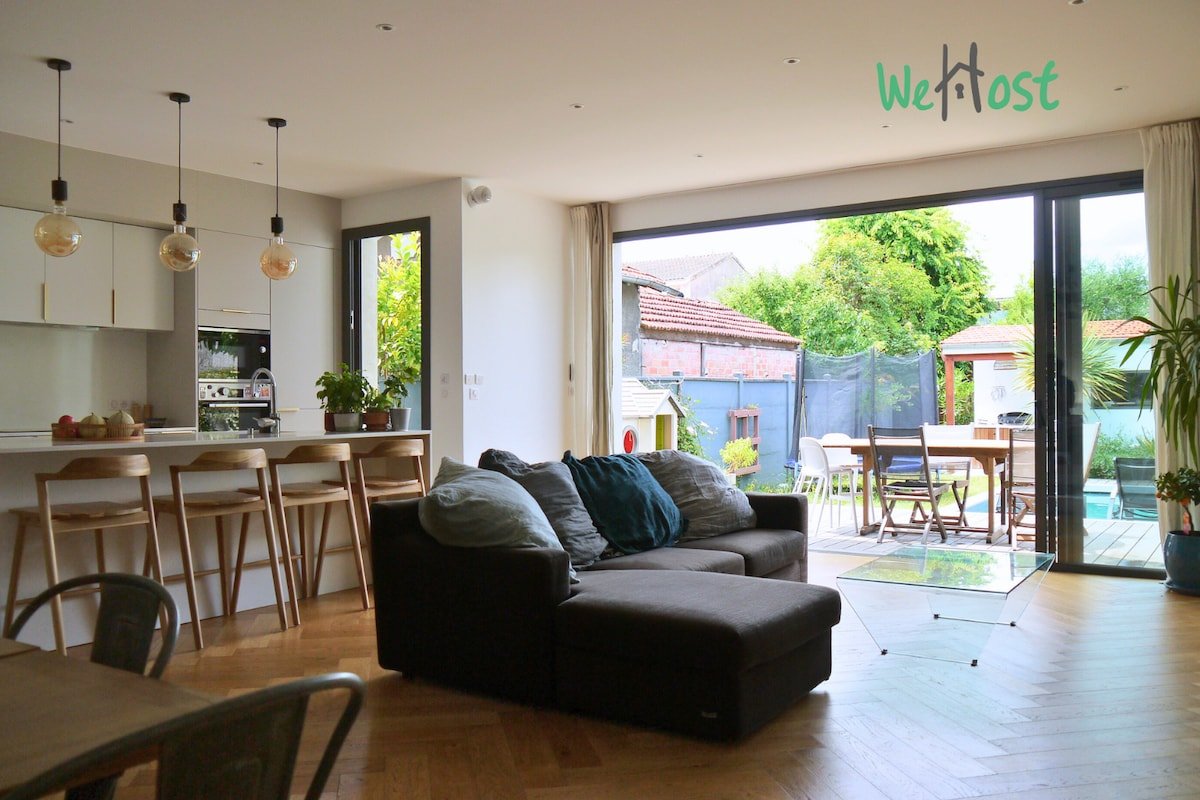 Sublime family home with pool – Primerose gallery image 5