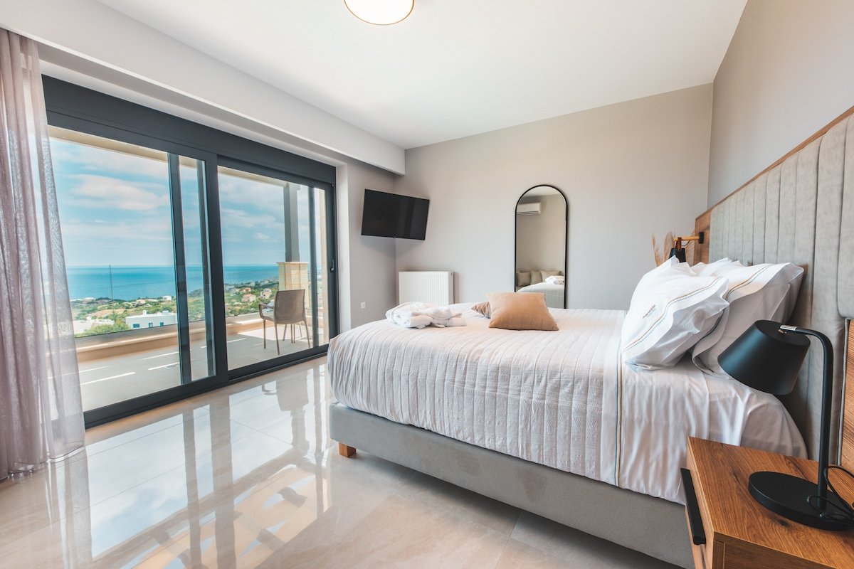 Spacious Villa w/ Eco Pool, Pickleball & Sea Views gallery image 5