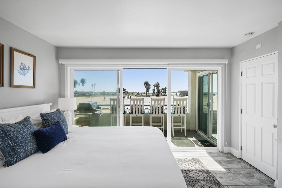 Oceanfront Condo w/ Outdoor Deck & Ocean Views gallery image 4