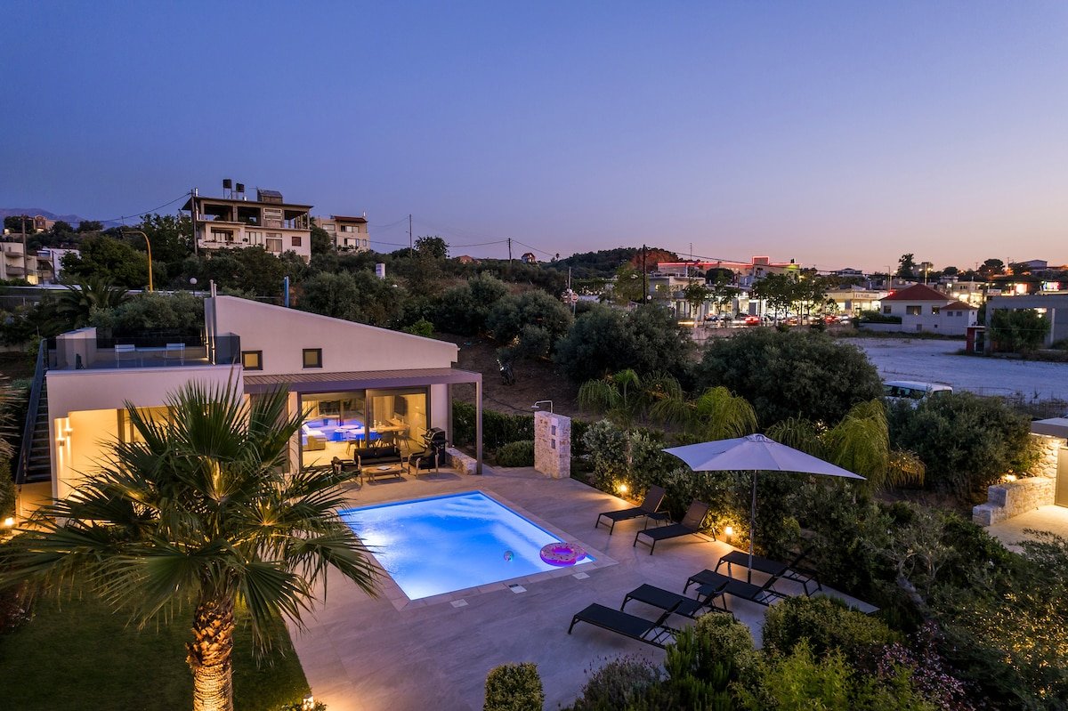 Private Heated Pool – New Lux villa-Walk to Beach gallery image 2