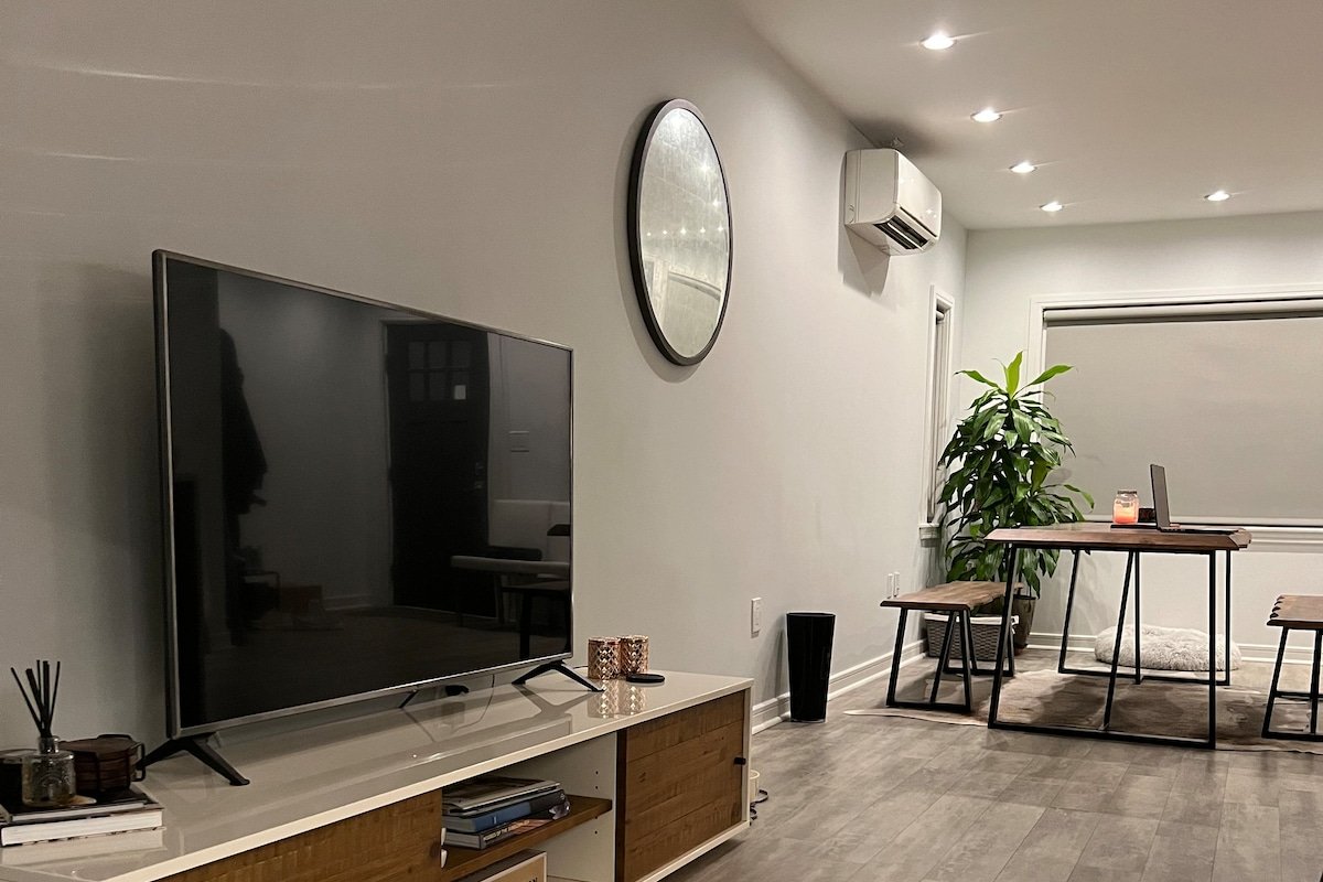 Large NYC Home! Close Proximity to Manhattan! gallery image 5