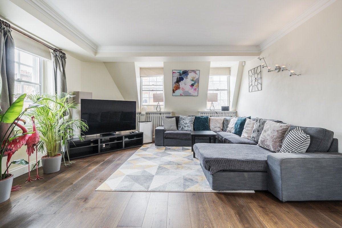 J-Mayfair’s Bellavista PenthouseRooftop Terrace&AC gallery image 3