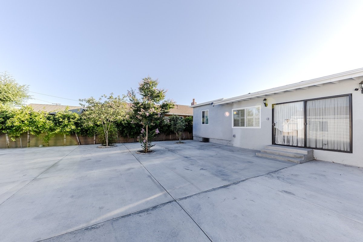 Spacious One-Story Home w/ Walk-In Shower gallery image 5