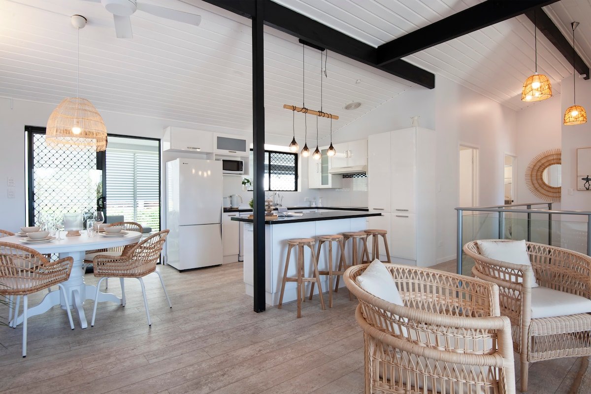 Beachside Home, Cartwright Lighthouse, Shopping gallery image 3