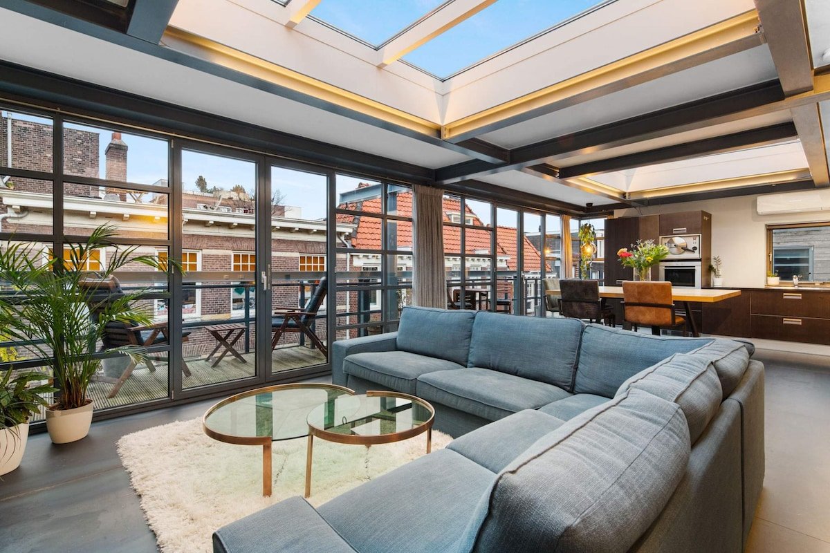 Luxury 97m2 Penthouse Amsterdam City Center gallery image 2