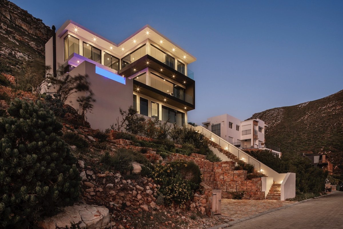 BEYOND Misty Cliffs – NEW stylish seaview HOUSE gallery image 5