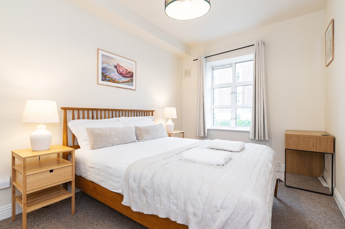 Trendy & Quiet Designer Home Beside Guinness gallery image 5