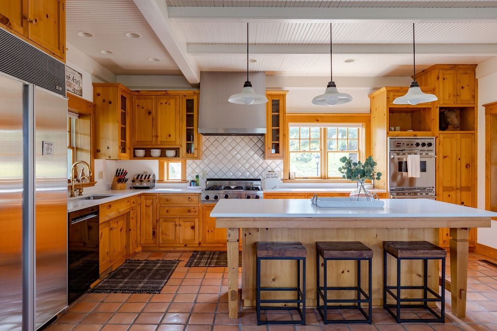 40-acre estate w/spa 3 mi to downtown Stillwater. gallery image 5