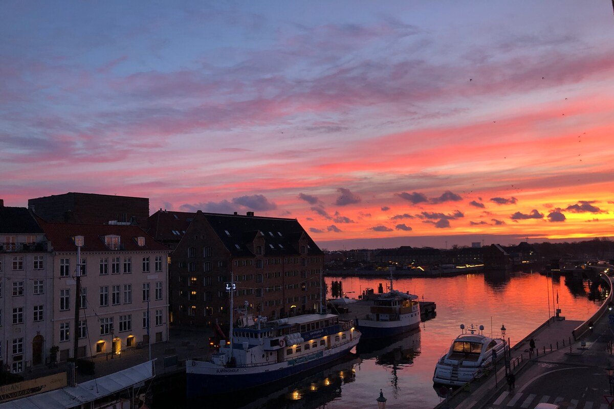 Udsigt direkte til den smukke Nyhavn gallery image 3