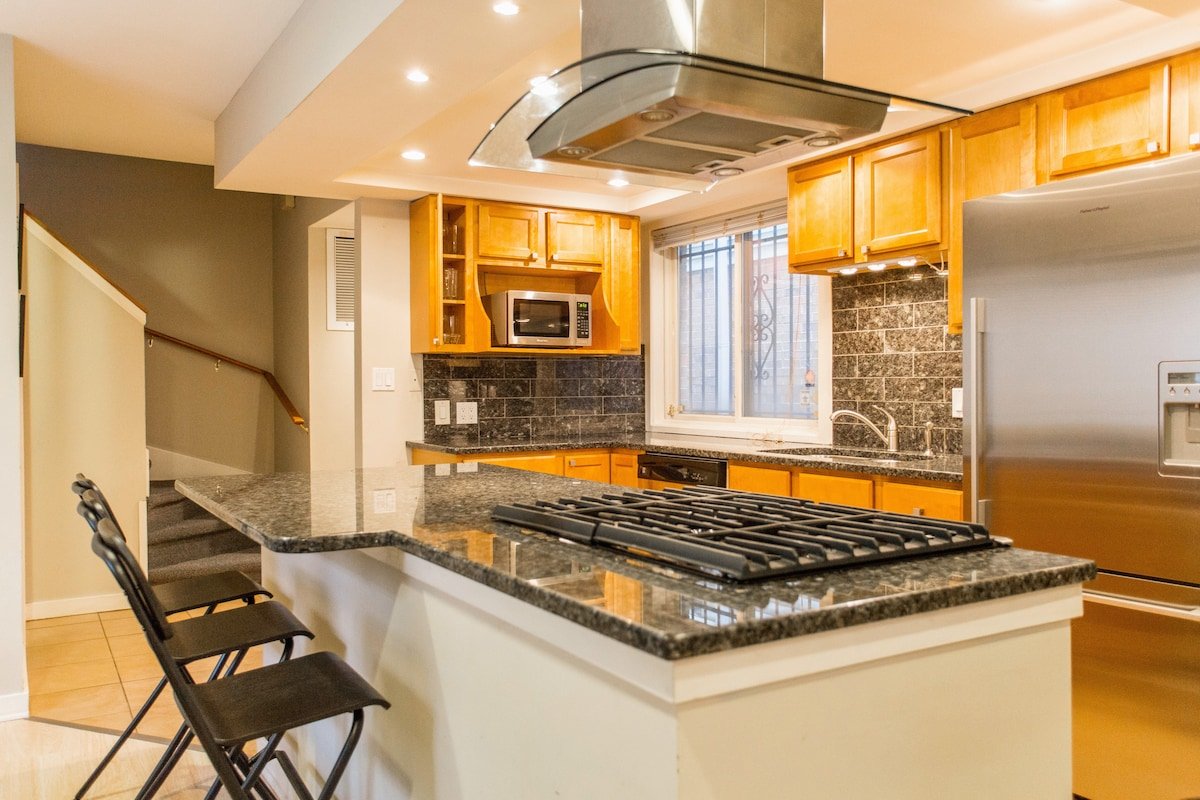 Insta Worthy Prime Spot *Patio *Parking *Fireplace gallery image 4