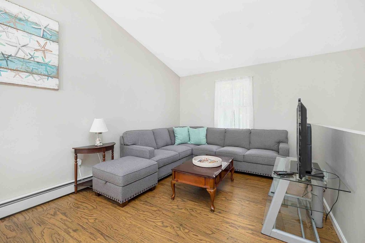 5 Minutes to Narragansett Beach, 5 Beach passes gallery image 3