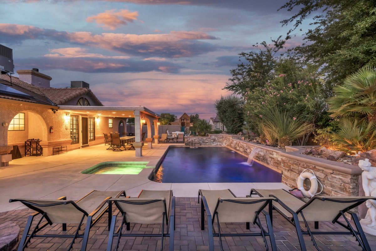 1 story luxury Pool, Spa, Sauna, Amazing back yard