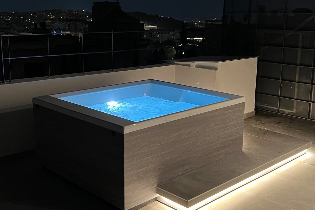 Elegant, spacious aprt for 6, jacuzzi @ Kolonaki gallery image 5