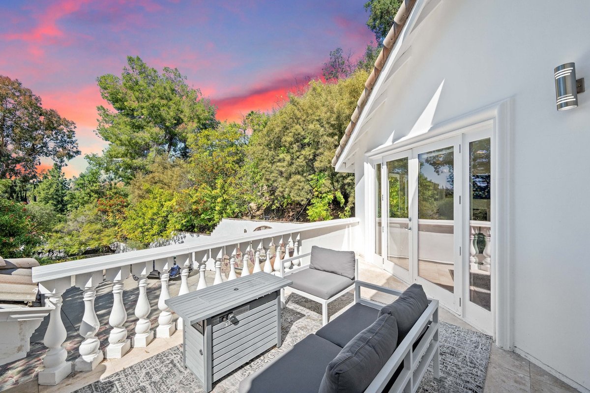 Private 5 bed/6bath Encino Estate W/ Pool+Jacuzzi gallery image 5