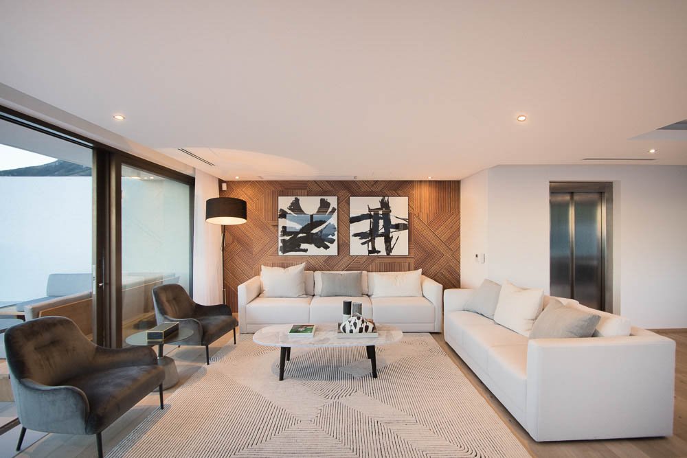 Stunning Ocean & Mountain Views in Camps Bay gallery image 2