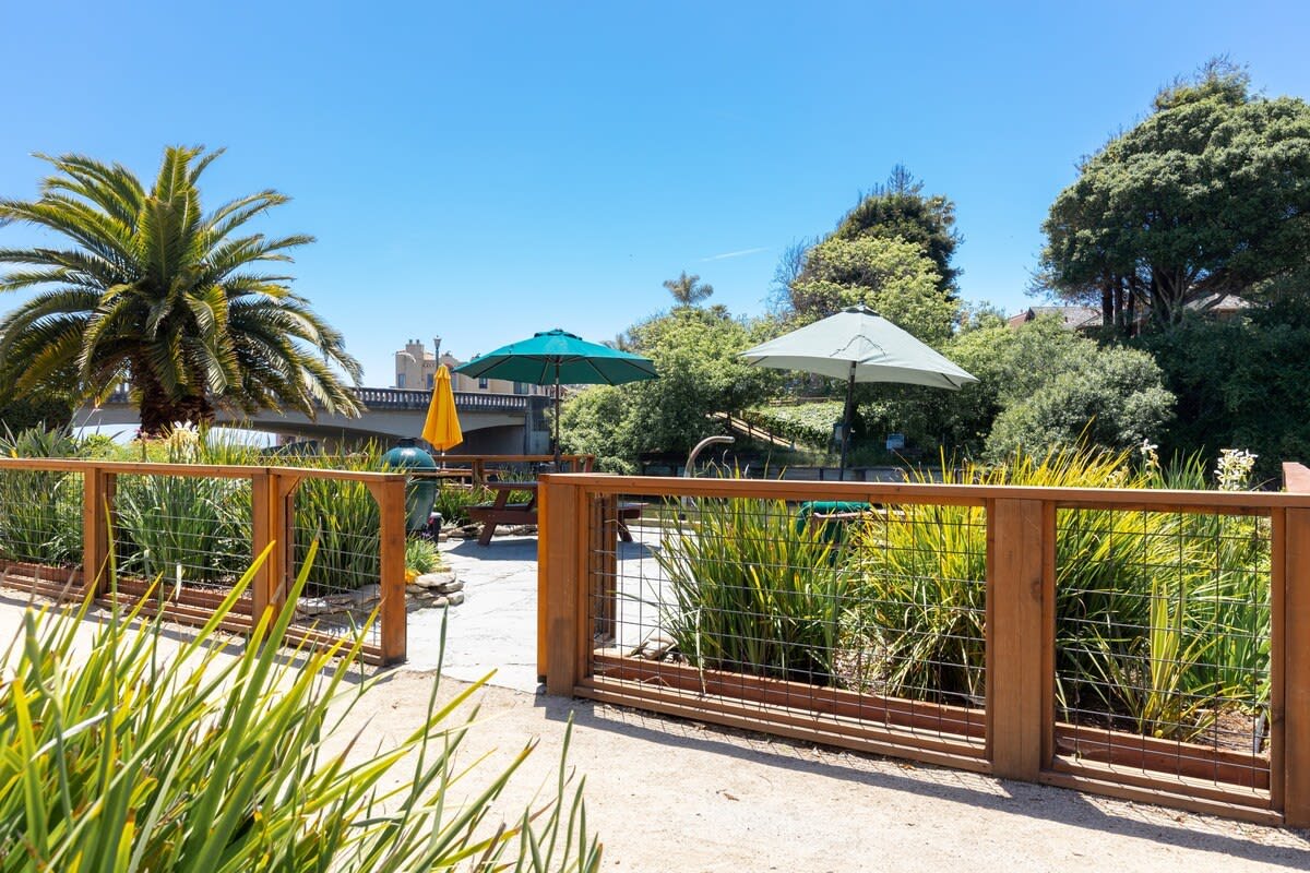 Bridgeport Bungalow on the River gallery image 5