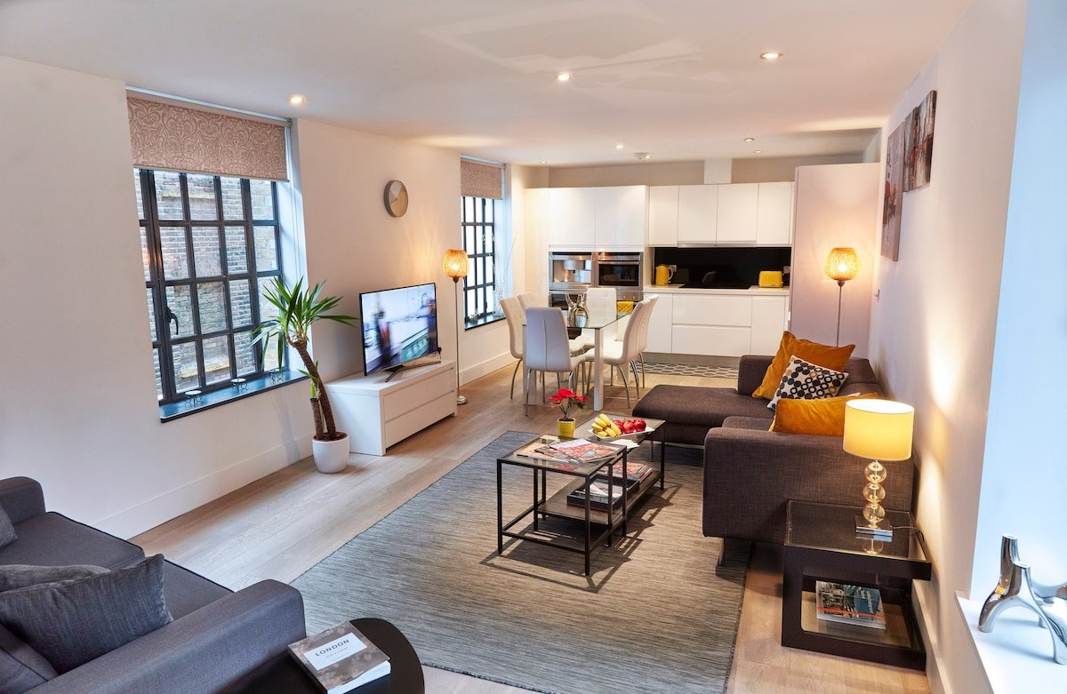 Wow! 2 Bedr/3 Beds in the Heart of Covent Garden gallery image 2