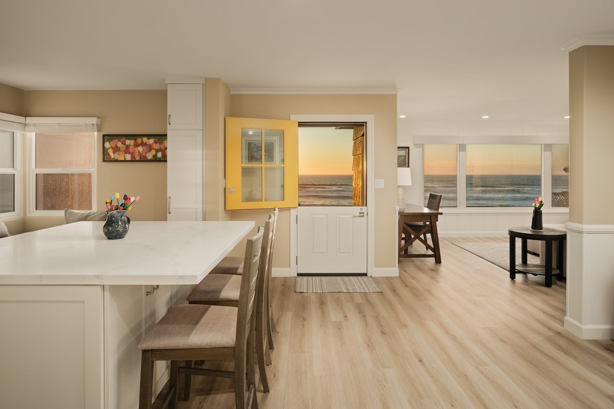 Oceanfront Home at Windansea Beach w/ AC gallery image 4