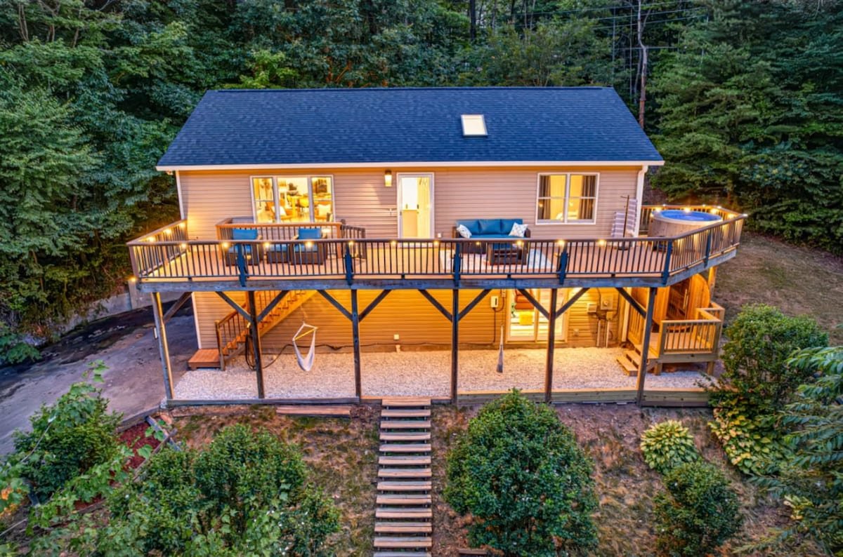 AVL Mountain & River View Retreat Hot Tub & Sauna gallery image 2