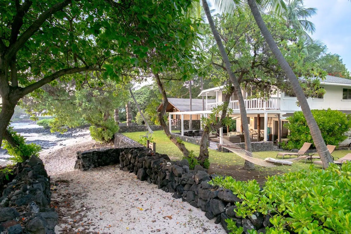 Seaside Cottage – The beach is your front yard! gallery image 3